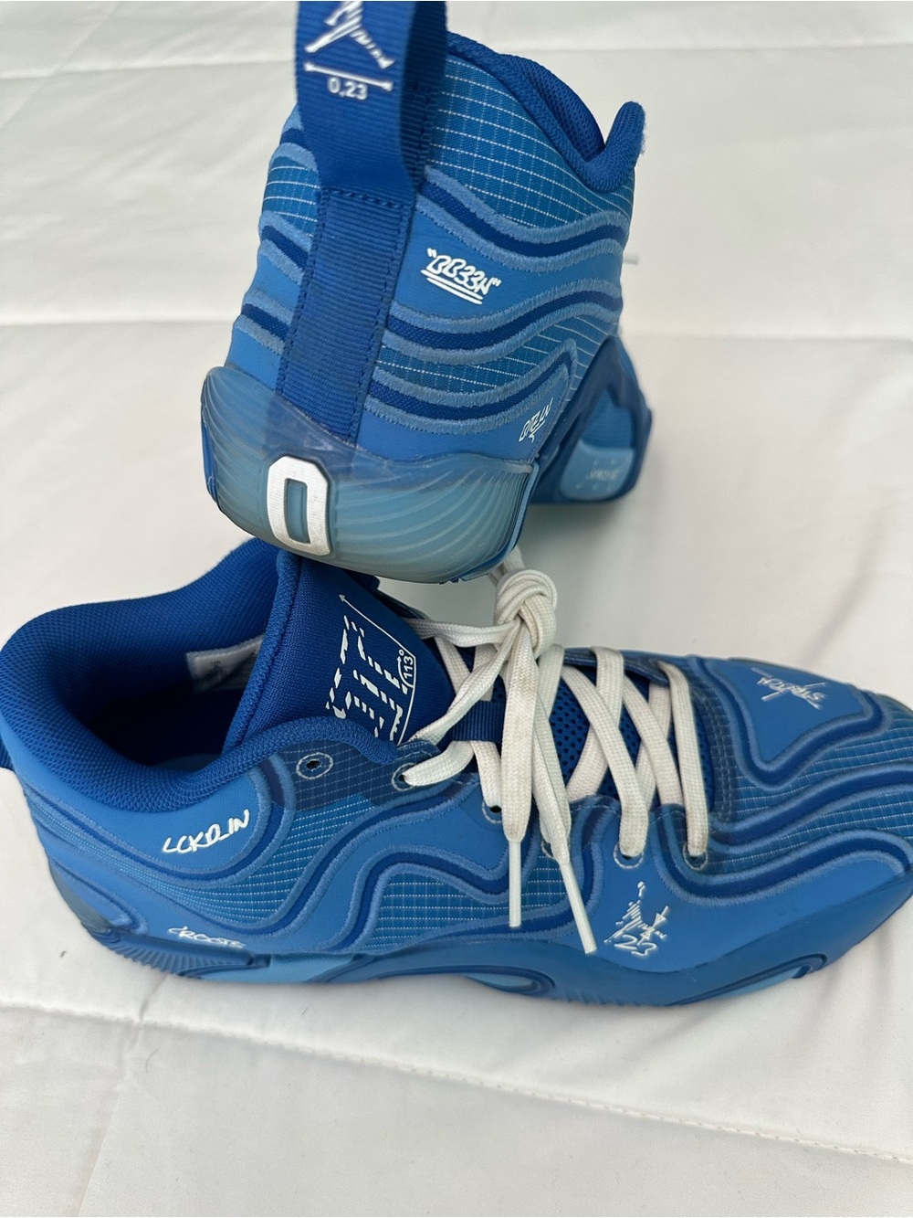 Nike Men’s Blue Athletic Sneakers with White Laces - Picture 2 of 6